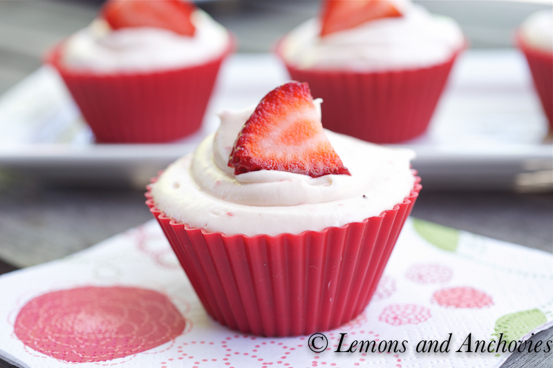 Cupcakes With Whipped Cream Frosting Cupcakes With Whipped Cream Frosting