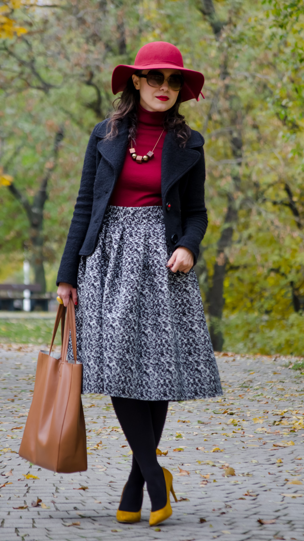 50s vibes and burgundy for fall floppy hat poema mustard shoes puffed up skirt black terranova jacket turtleneck koton over sized camel bag autumn fall park