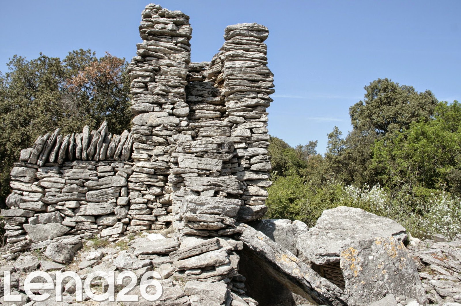 Balades en DrômeArdèche Bourg St Andéol les dolmens du bois des