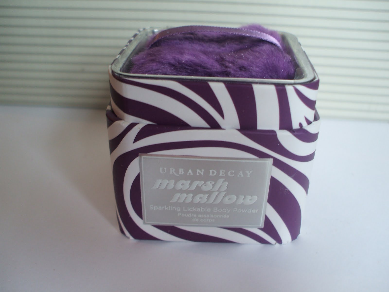 Definitelybeauty Urban Decay Sparkling Lickable Body Powder in Marshmallow