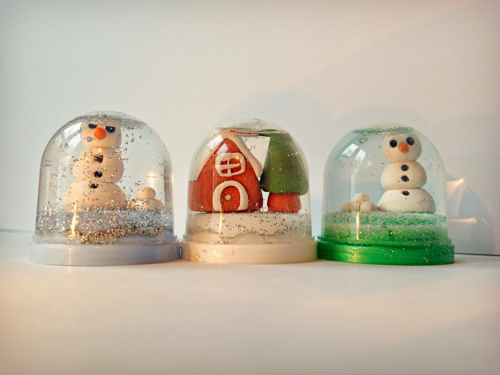 WhiMSy love: DIY: Tiny Capsule Snow Globe