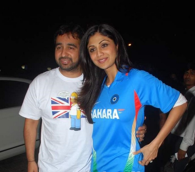 Photos  Bollywood Celebs Celebrates India Vs Sri Lanka World Cup Final  film pics