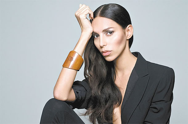 A modelo brasileira Lea T., 29, cogitada para estrelar a série Brado Retumbante, da Globo