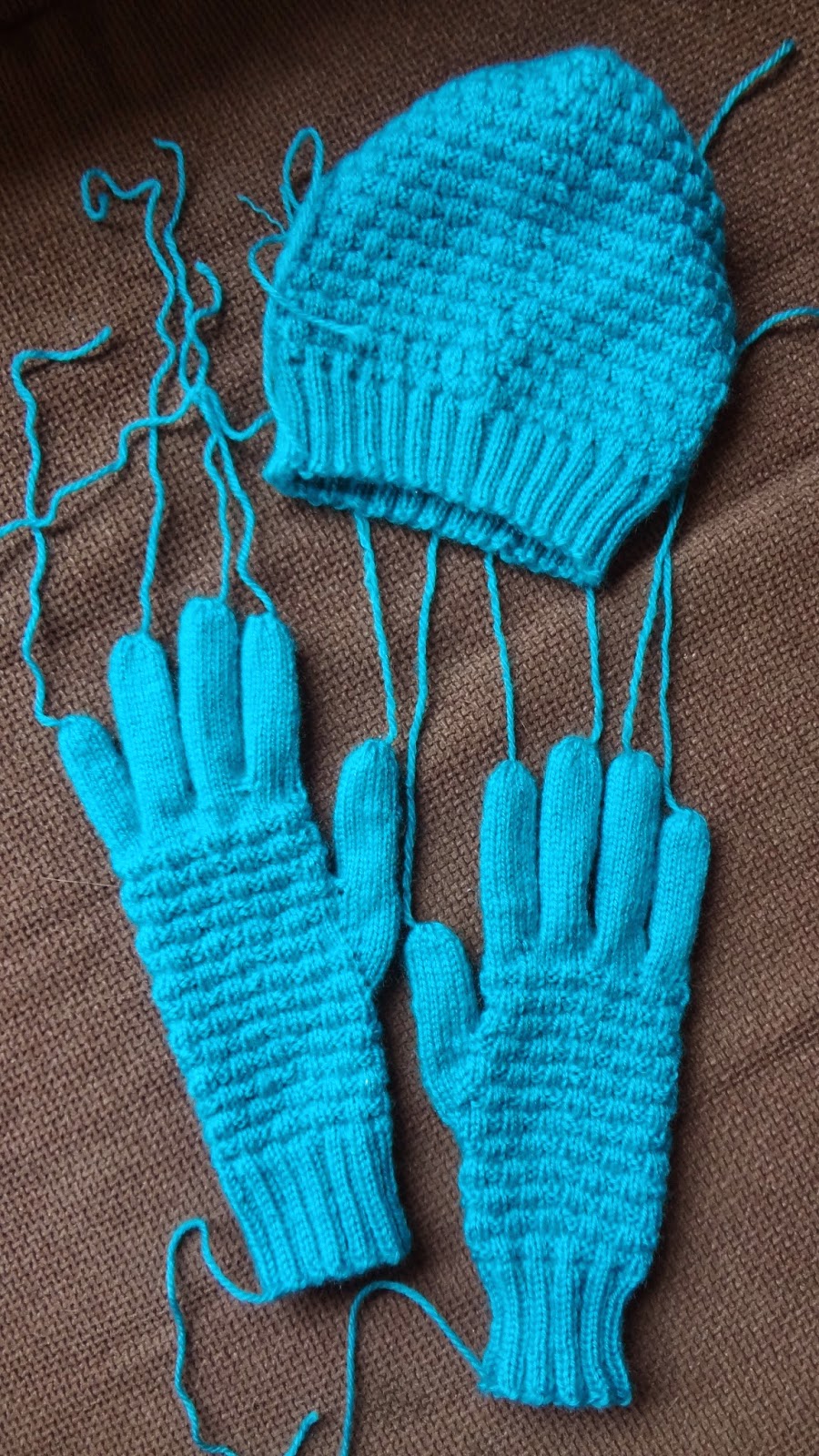 Loki Crafts Knitted hat and gloves