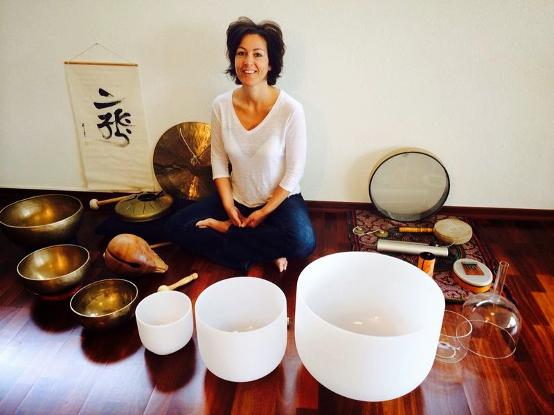 Formée pendant des années à la méditation sonore par Isabelle Padovani, Sandra Oberson vous propose un temps de rencontre avec la dimension de votre nature véritable : au coeur du son, tout s'unifie et nous pouvons communier plus aisément avec la réalité de notre être...