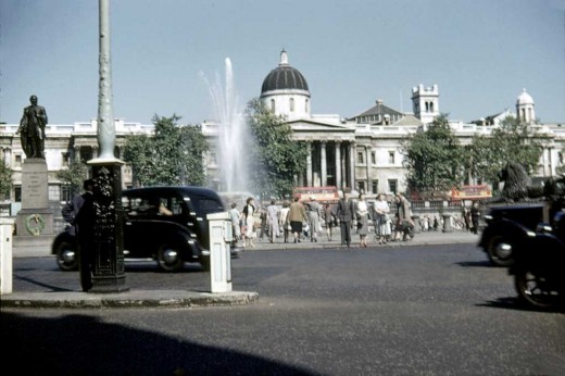 Stunning Image of Trafalgar Square in 1950 