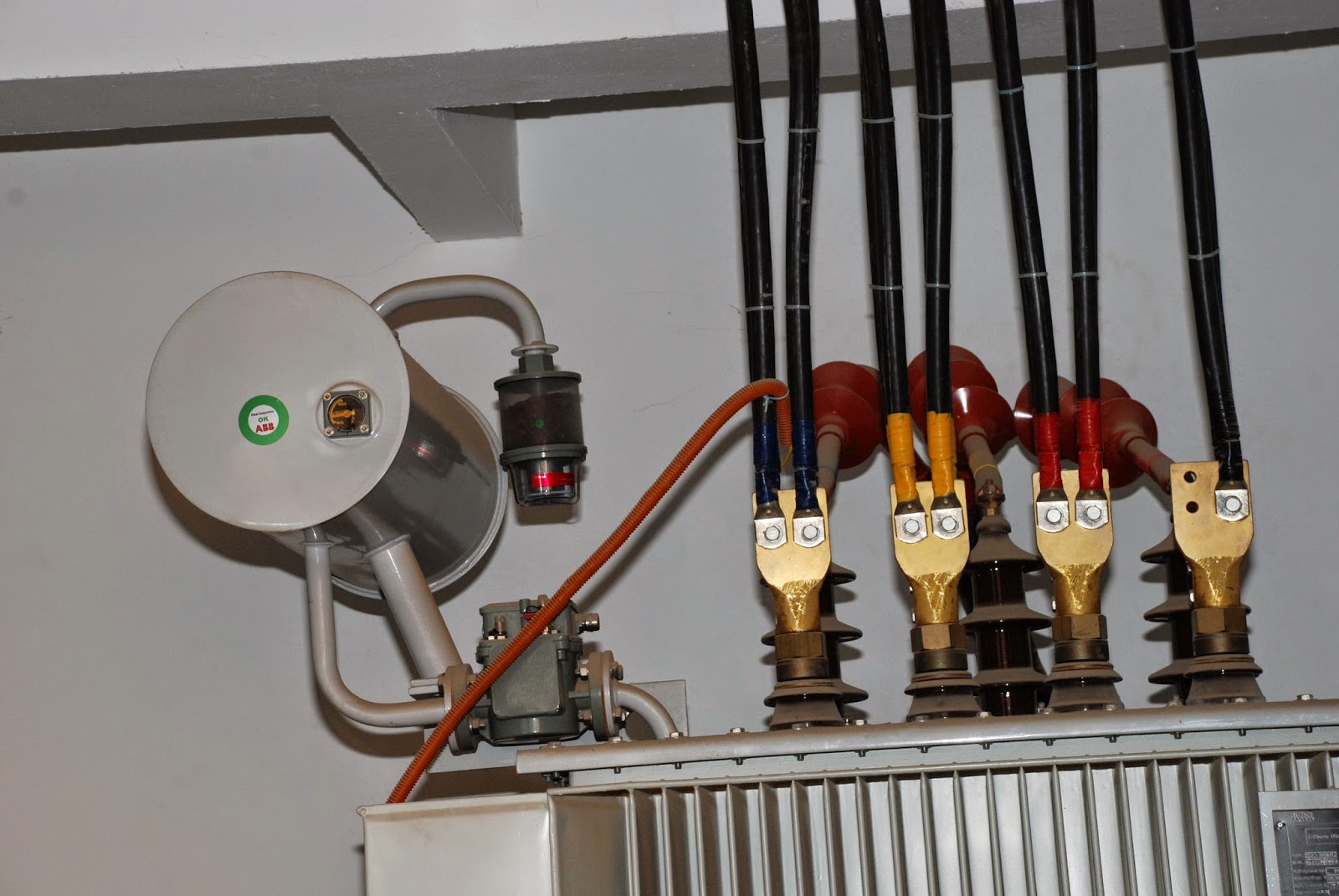 تركيب محولات الجهد المتوسط ووحدات الربط الحلقي توريد وتركيب المحولات الكهربائية