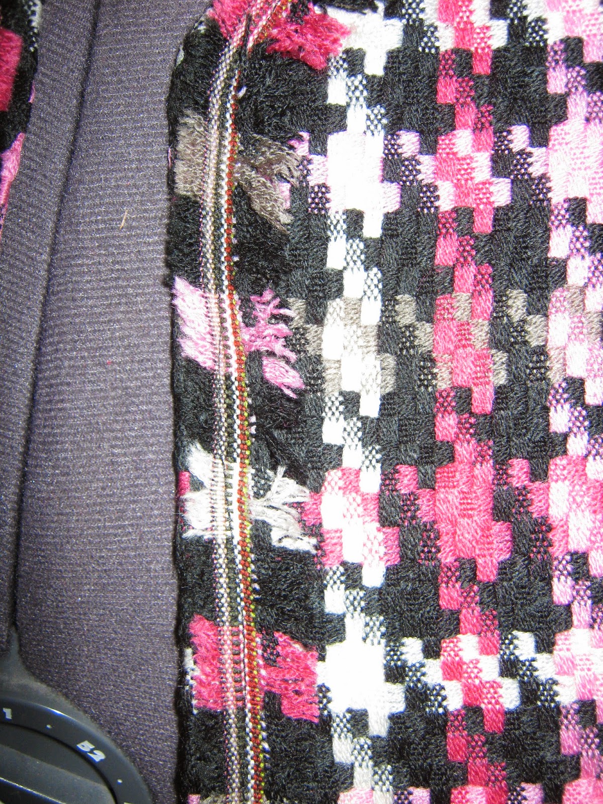 New Look 6853 Bouclé Chanel Style Jacket www.sewplus.blogspot.com New Look 6853 Bouclé Chanel Style Jacket www.sewplus.blogspot.com
