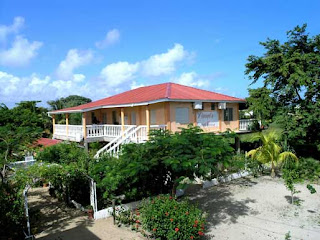 diannis guesthouse placencia accommodation