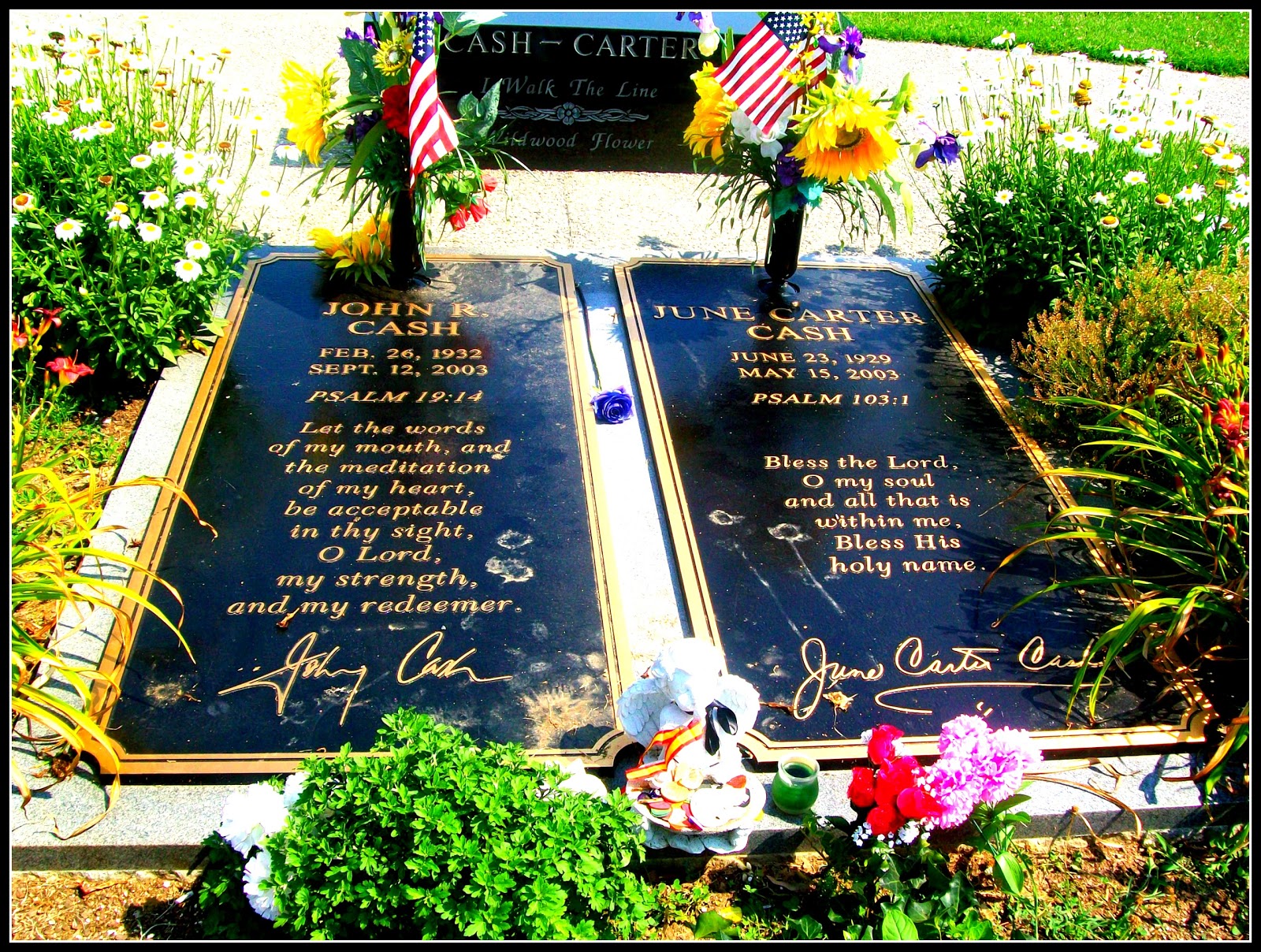 Johnny Cash & June Carter grave stones Country Johnny Johnny Cash & June Carter grave stones Country Johnny