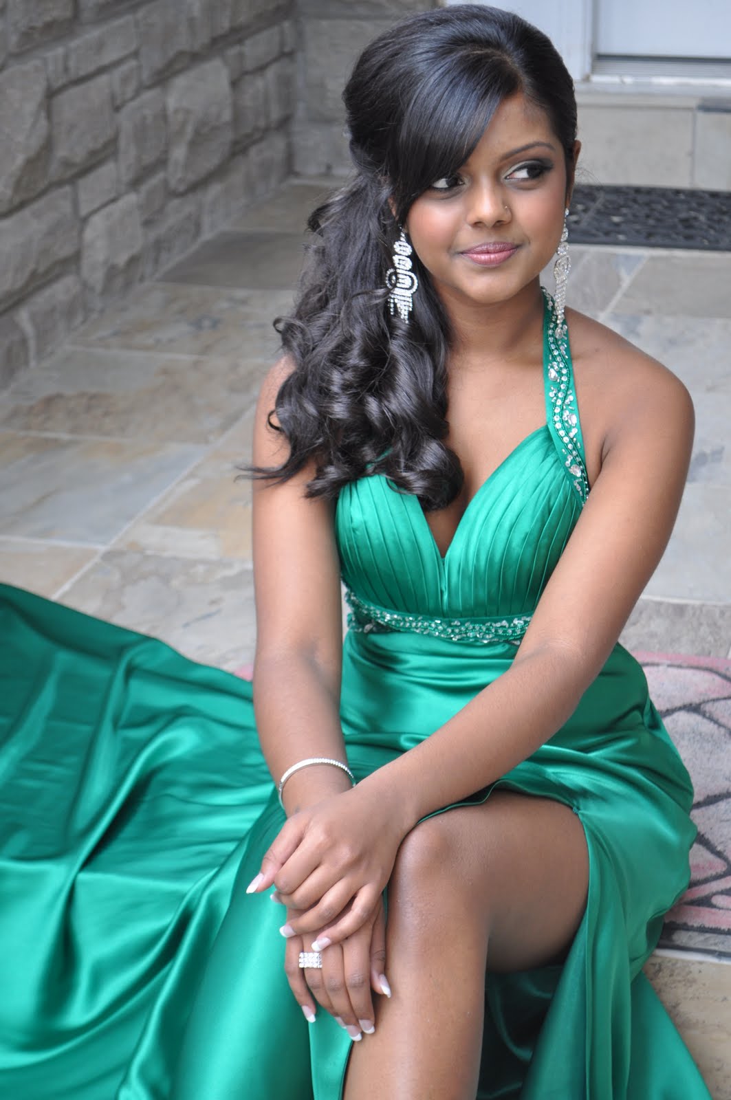 SoPosh Emerald Green Dress Prom time Hair and Makeup! Make those