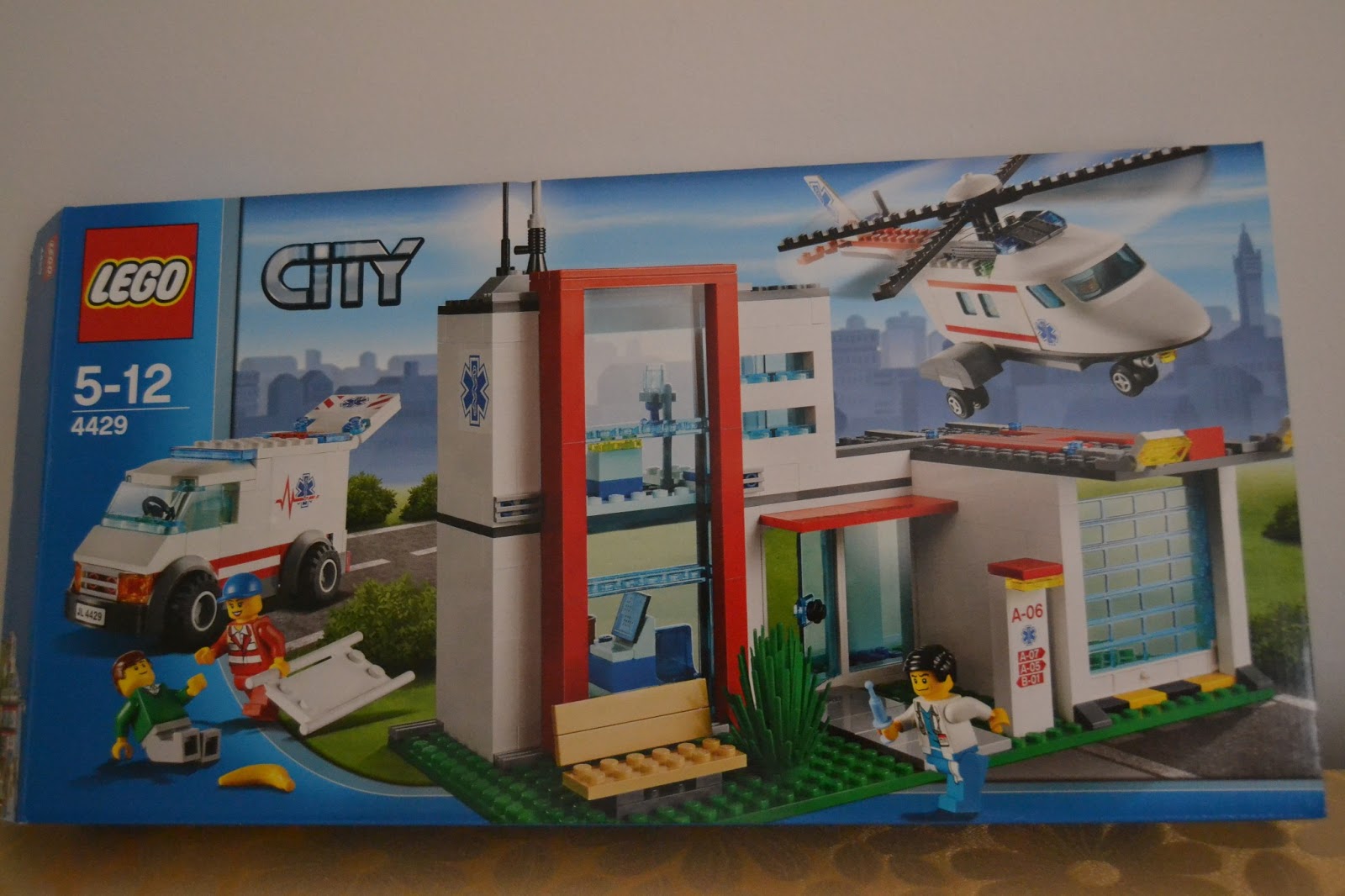 helicoptero ambulancia lego