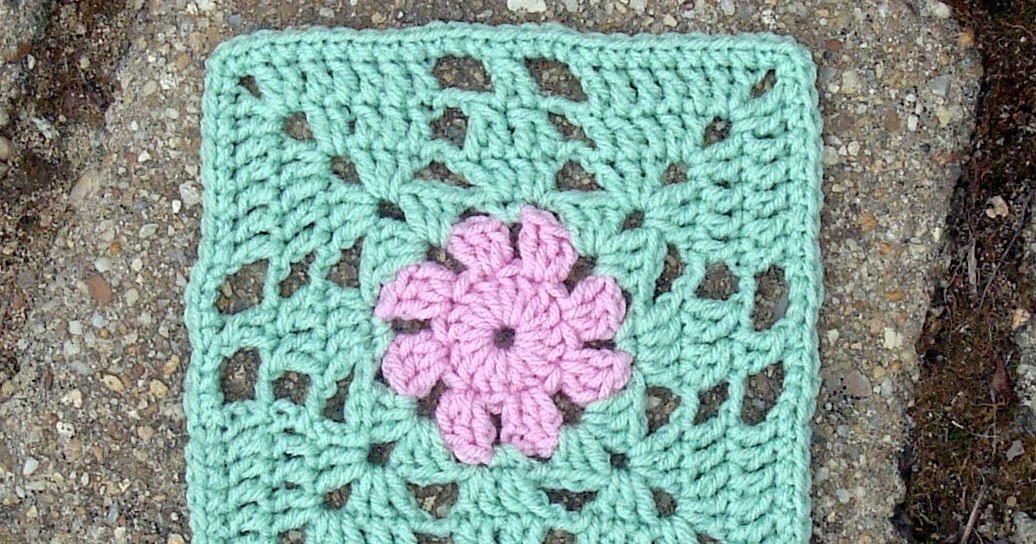 Dly's Hooks and Yarns granny flower square