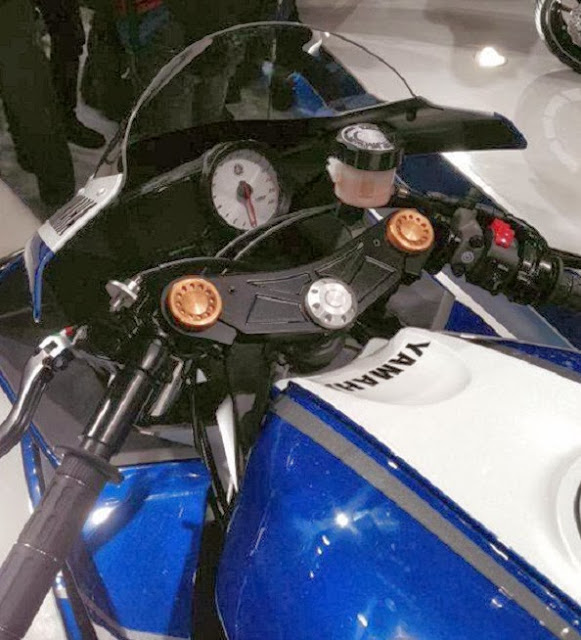 bagian depan yamaha r25 konsep 2014 kaki kaki yamaha r25 konsep 2014 title=