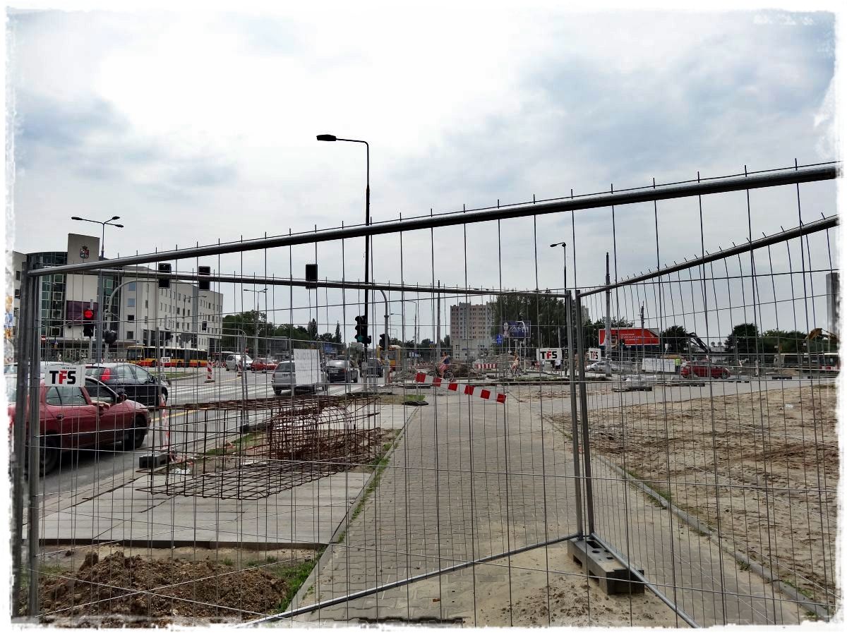 Budowa nowego torowiska na ulicy Powstańców Śląskich.