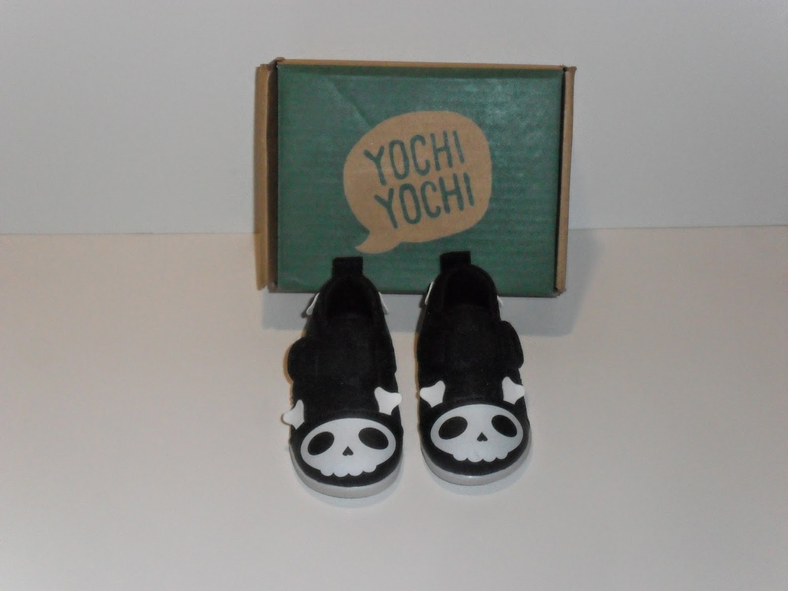 Yochi- Yochi The squeaky fun footwear. Review (Blu me away or Pink of me Event)