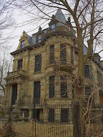 castle creepy mansions mansion bobvila adventurer tendencies renovating ruin