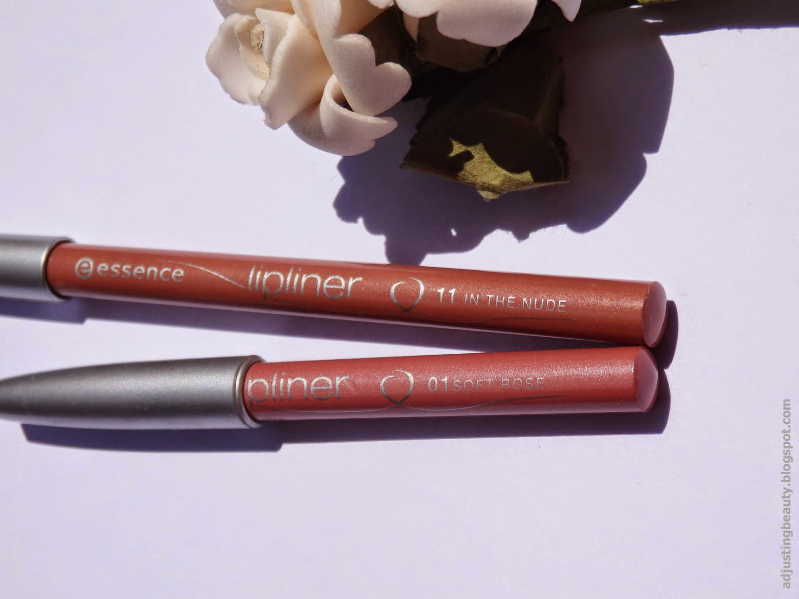 Review Essence nude lip liner shades (11 In The Nude and 01 Soft Rose) Adjusting Beauty