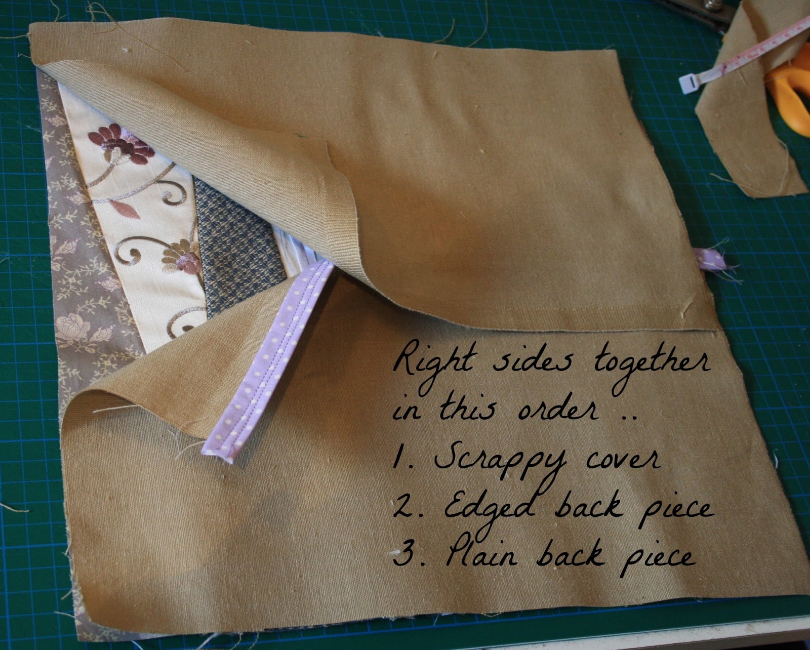 CraftLee Scrappy Scatter Cushion Free Tutorial