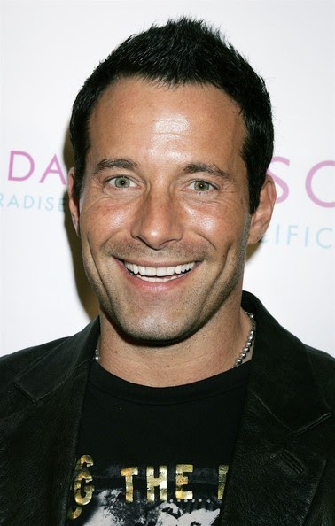 Caramelitos Varoniles Jr.: Johnny Messner