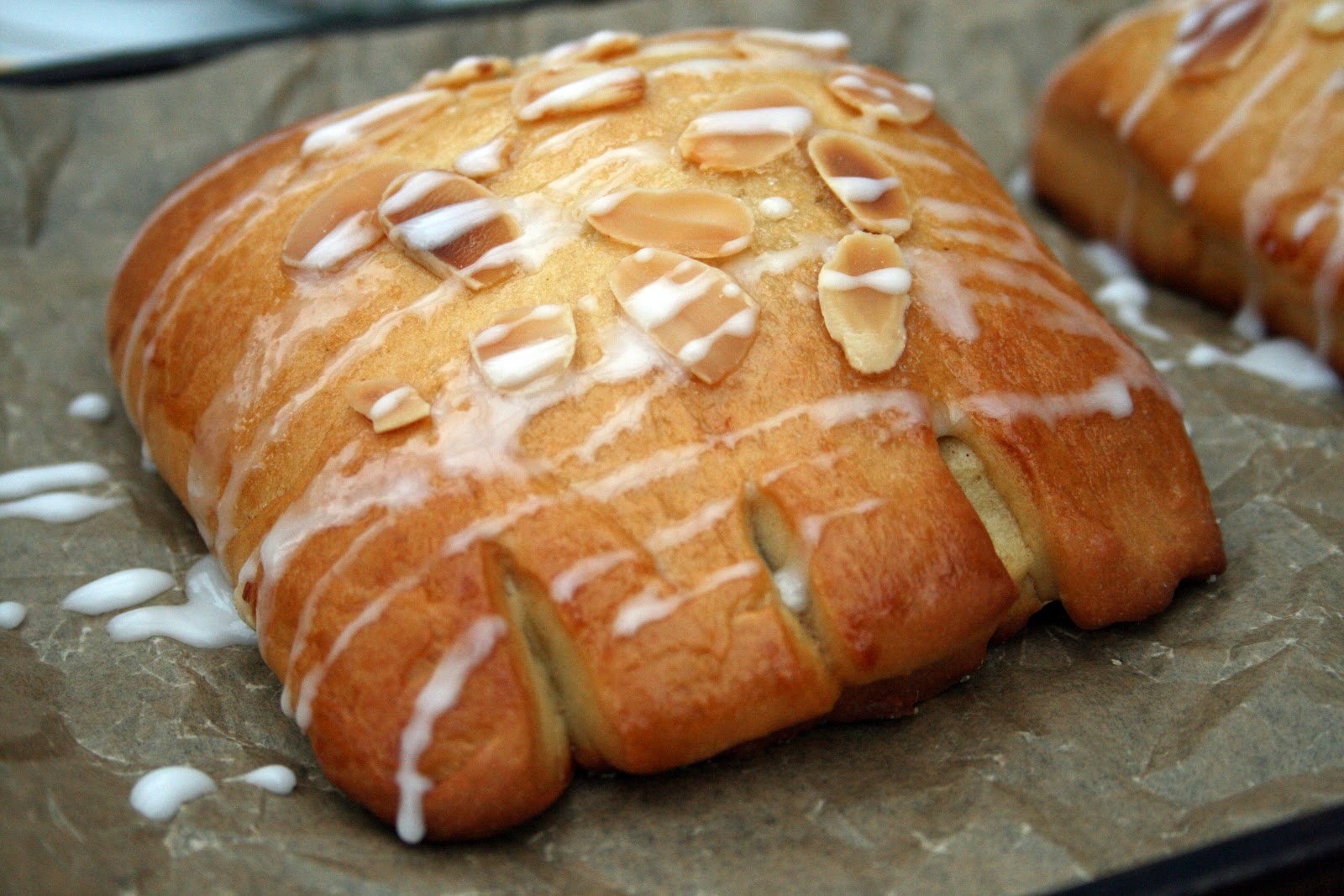 lauralovescakes... Apple & Almond Bear Claw Pastries