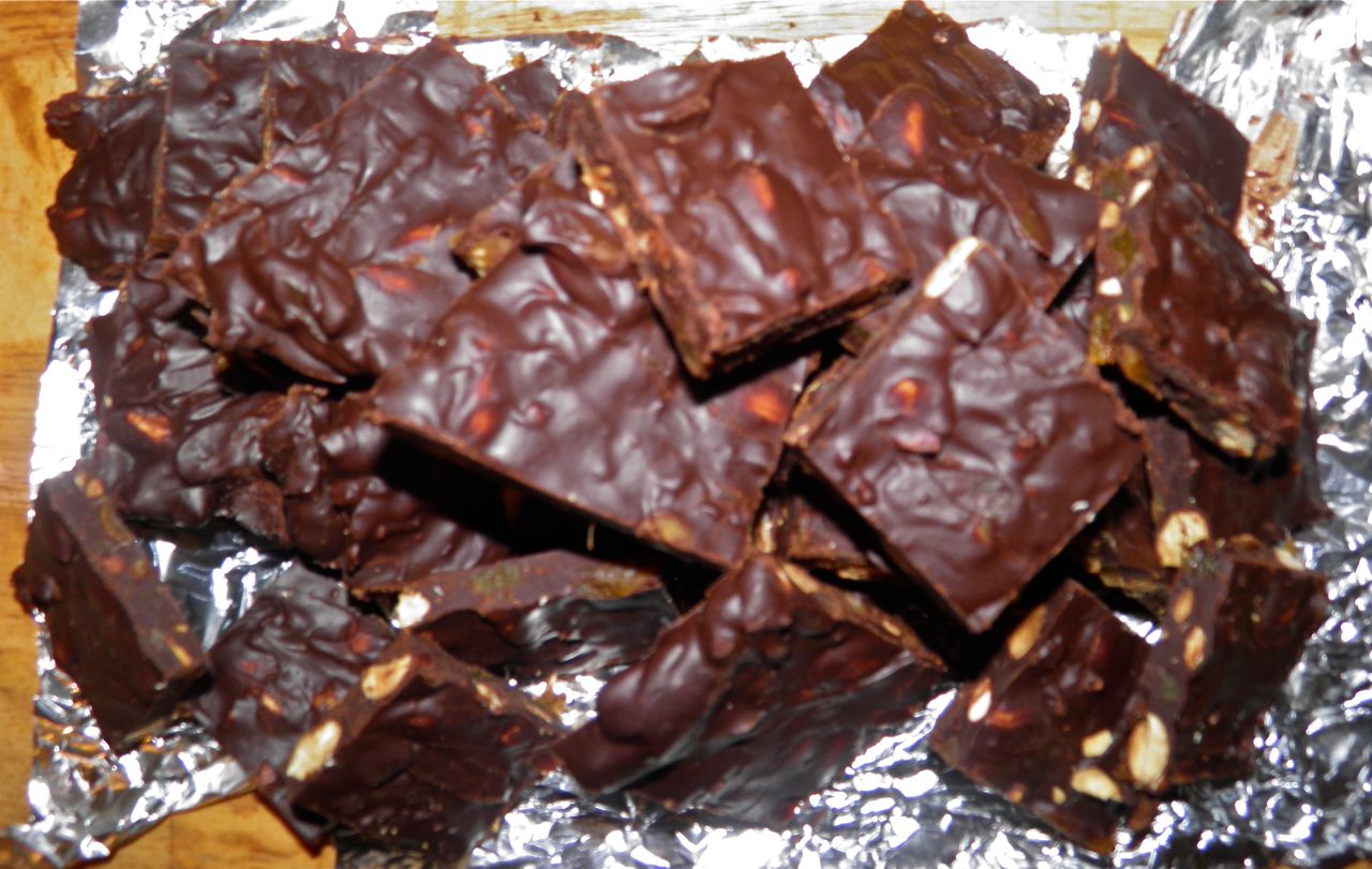 Docaitta Lifestyle Holiday Recipe Almond Apricot Ginger Bark