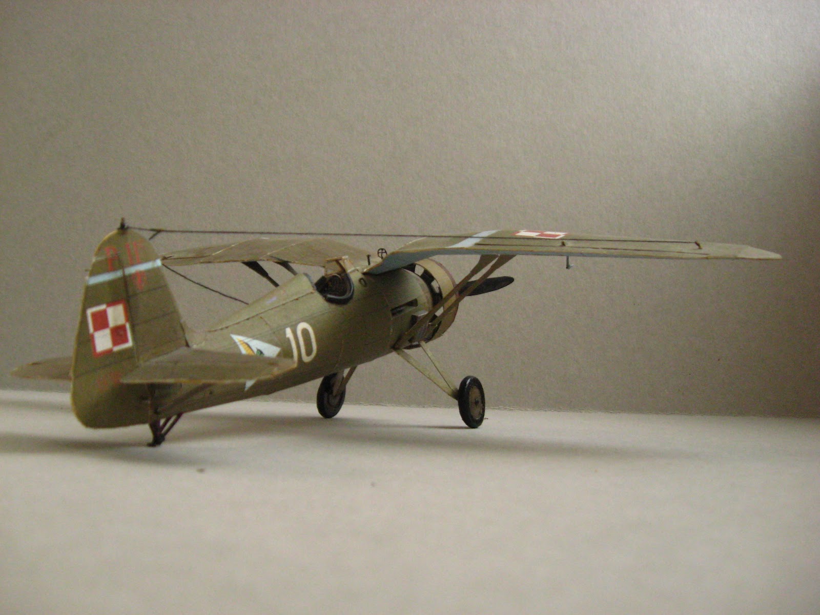 Samoloty z kartonu Trudne początki moje pierwsze kartonowe modele