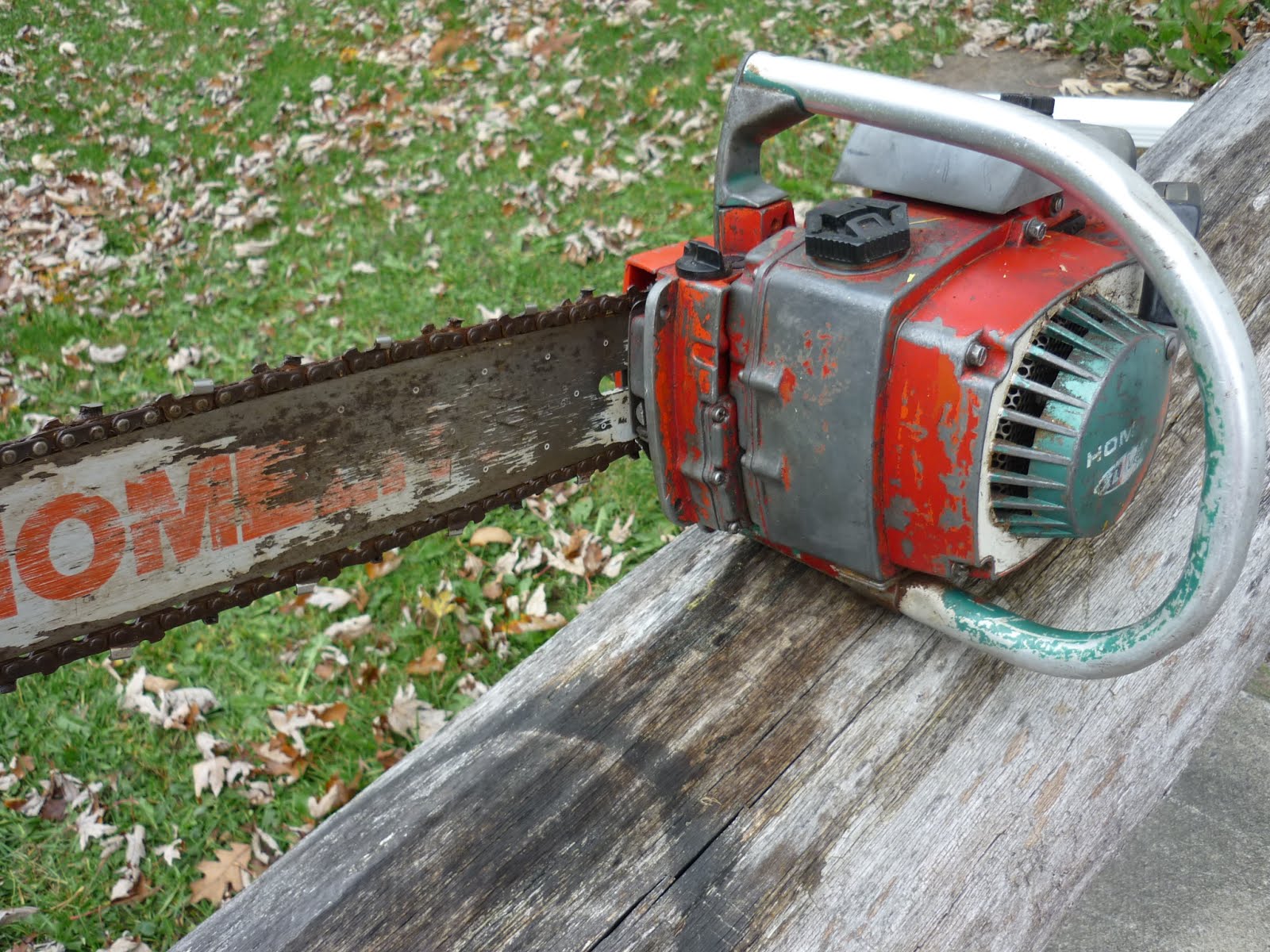 VINTAGE CHAINSAW COLLECTION HOMELITE GROUP OF SAWS.
