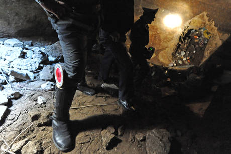 http://2.bp.blogspot.com/-LoUr7HtlMDs/Ta78iE_dUvI/AAAAAAAAMo4/sYOQpKJvCU8/s1600/mauoleum-garbage.jpg