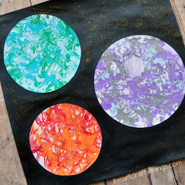 Preschool Space Craft: Marbled Planets Art | I Heart Crafty Things