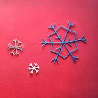 http://www.juhishandmadecards.com/2013/12/handmade-plastic-straw-snowflake.html