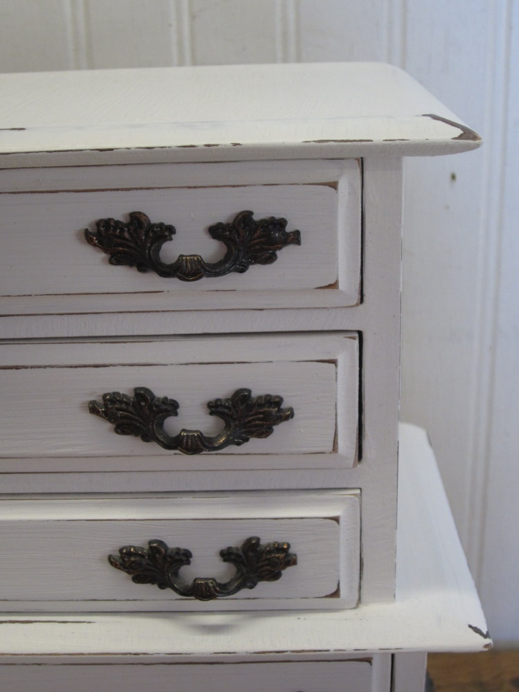 Simply Country Life Jewelry Box Chalk Paint Makeover