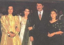 Bollywood Actor & Actress Photos: Kareena Kapoor Childhood Photos