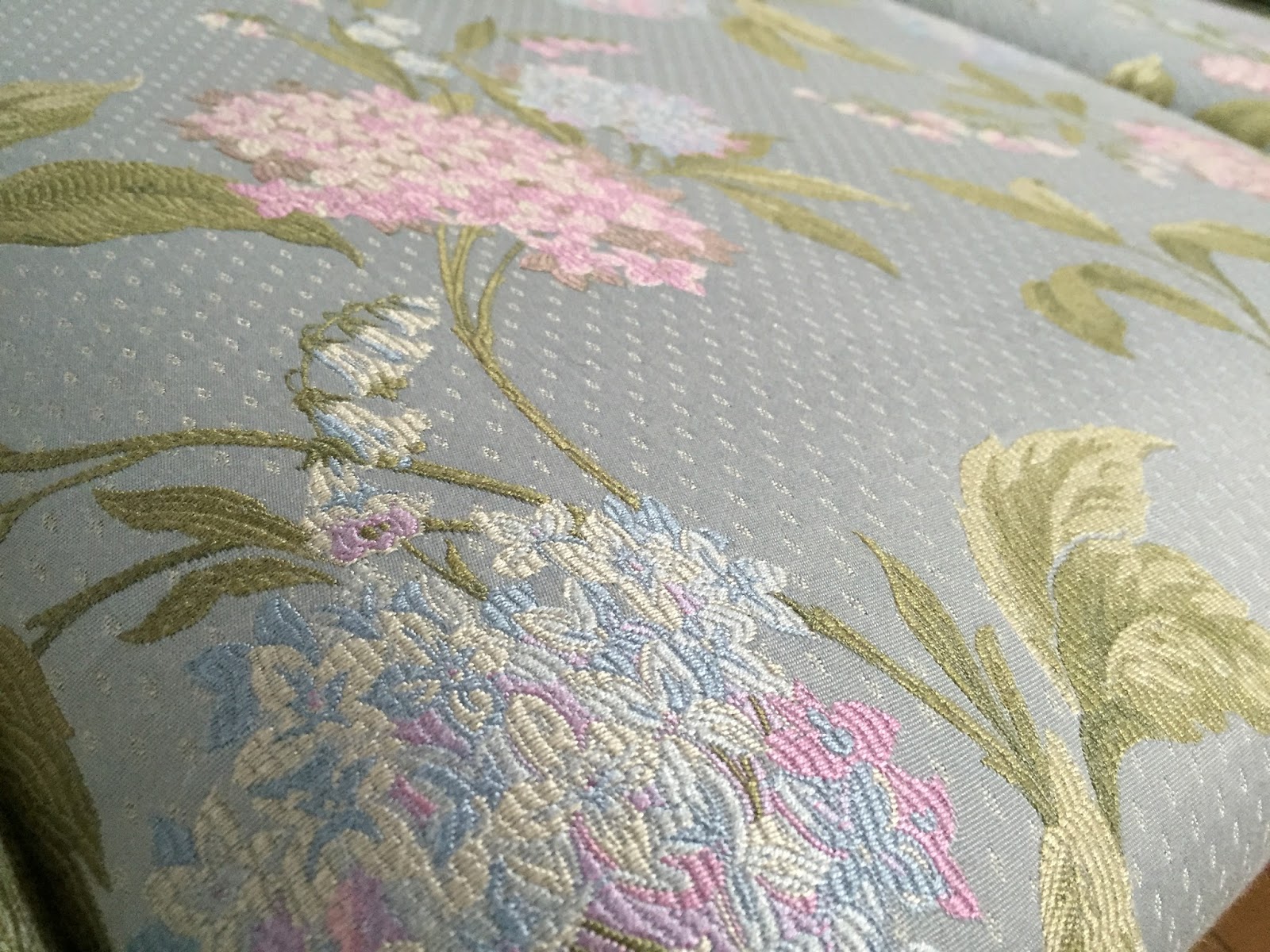 FABRICA BLOG ＜カサブランカ＞ソファの張り替え