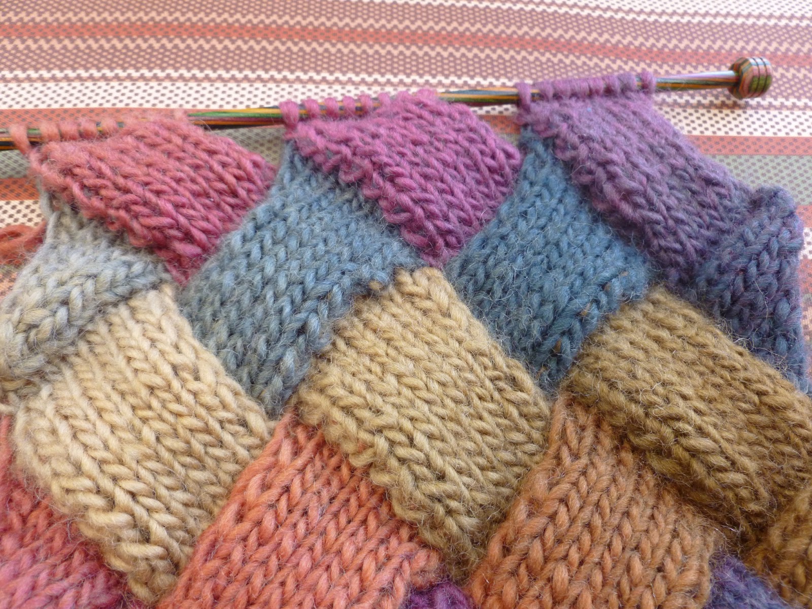Lilly My Cat: ENTRELAC TUTORIAL and HAPPY NEW YEAR WISHES