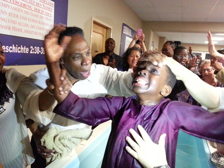 How To Properly Fertilize Your Lawn With The Right Walking Pattern