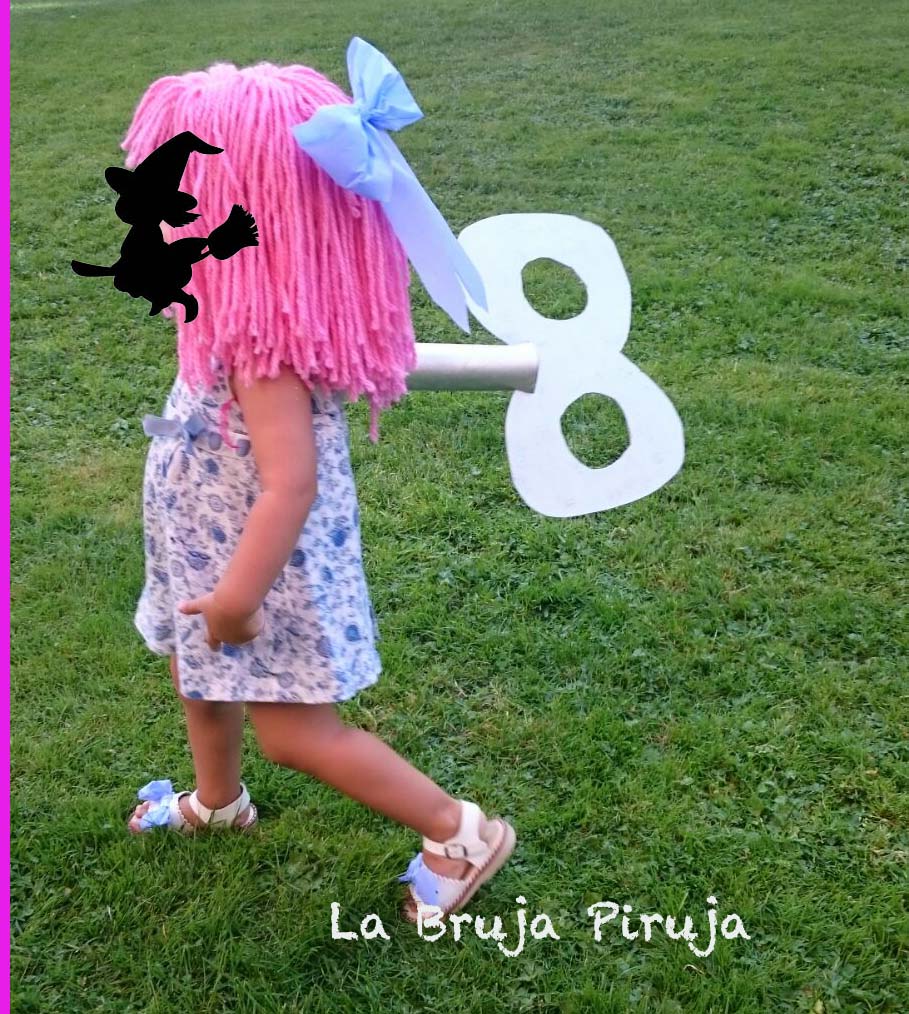 como hacer una muñeca grande de carton