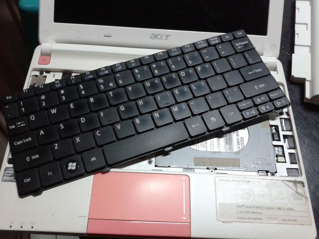 Ganti Hardisk Acer ingin berbagi ilmu dan pengalaman cara ganti hdd netbook Ganti Hardisk Acer ingin berbagi ilmu dan pengalaman cara ganti hdd netbook