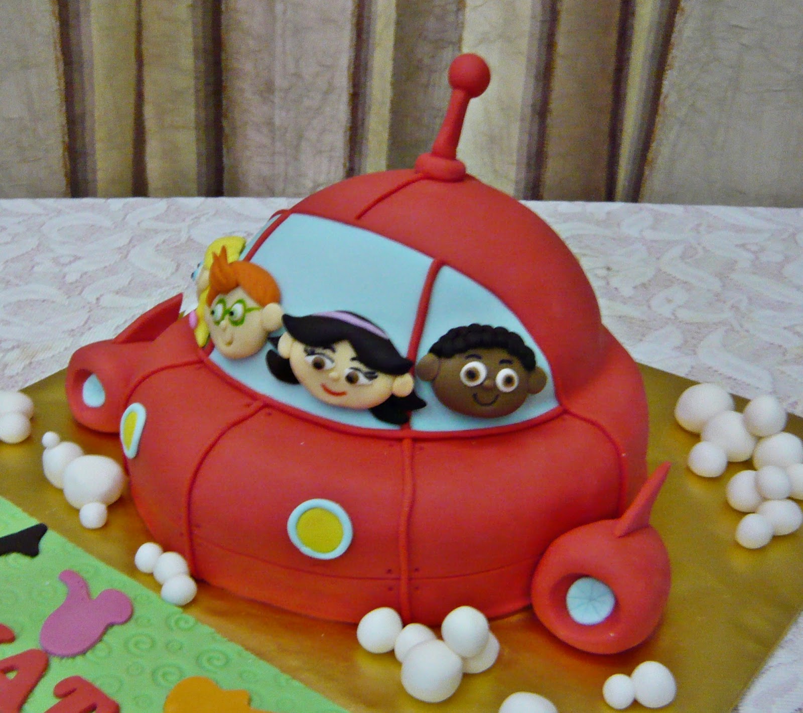 Jenn Cupcakes & Muffins Little Einsteins Rocket Ship Cake