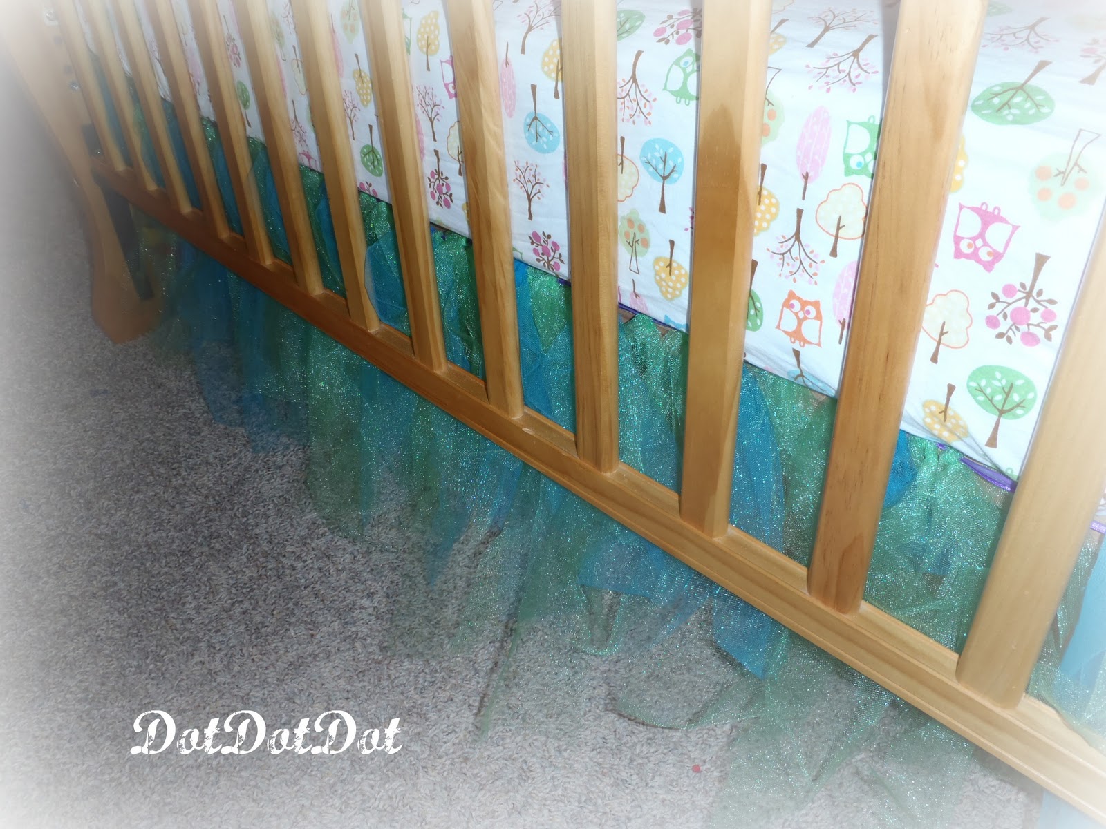 {Dot}{Dot}{Dot} No sew Crib Bedskirt (Tutu style)!