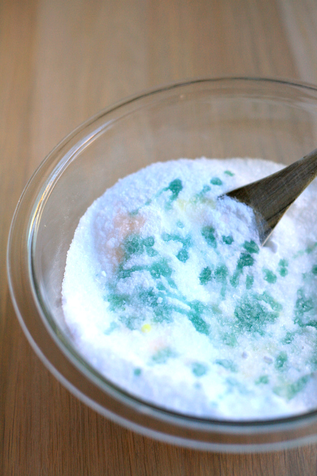 DIY essential oil bath salts for sore muscles / Create / Enjoy