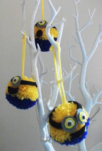 manualidades.minions.pompones