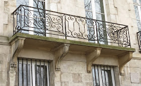 Balcon du 27 quai d'Anjou à Paris