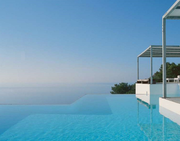 incredible looking home with infinity pool blog house design infinity pool designs 600x469 ramonesteve9 Infinity Pool Designs