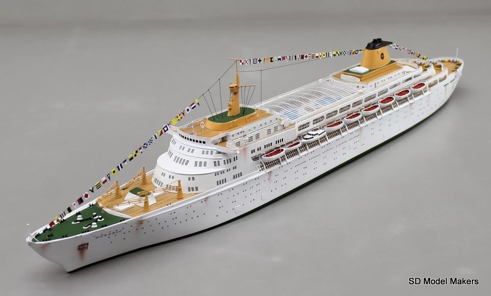 SD Model Makers SS Oceanic Waterline Model with light “weathering”