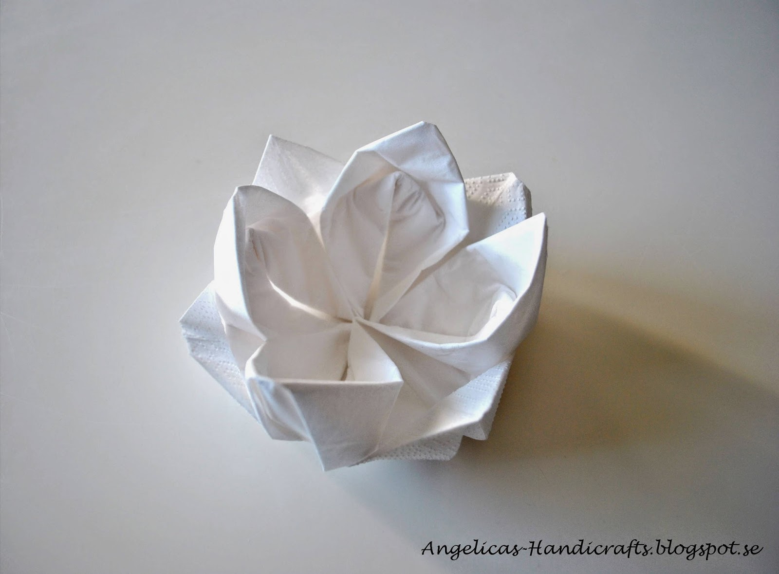 Angelica's Handicrafts Water Lily napkin folding tutorial