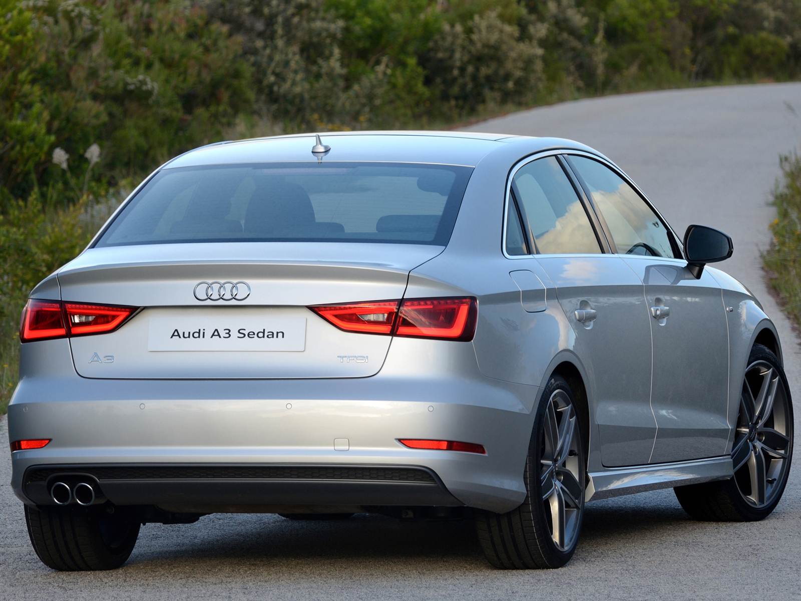 Audi A3 Sedan 2014 Ambition 1.8 TSFI Audi A3 Sedan 2014 Ambition 1.8 TSFI