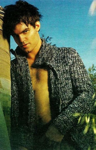 Daniel Gillies | Shirtless