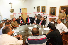 GOVERNO DO ESTADO NEGA PLANO DE CARGOS E CARREIRAS QUE HAVIA PROMETIDO AOS POLICIAIS DE PERNAMBUCO! GOVERNO DO ESTADO NEGA PLANO DE CARGOS E CARREIRAS QUE HAVIA PROMETIDO AOS POLICIAIS DE PERNAMBUCO!