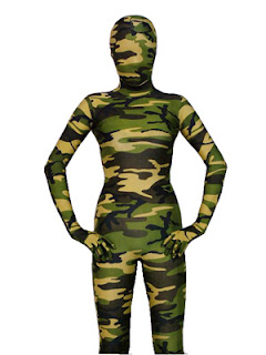 Camouflage par du vert militaire Camouflage par du vert militaire et faible contraste dans une jungle